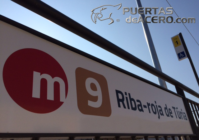 estación de Riba-roja de Turia a 50 metros de la tienda de puertasdeacero.com