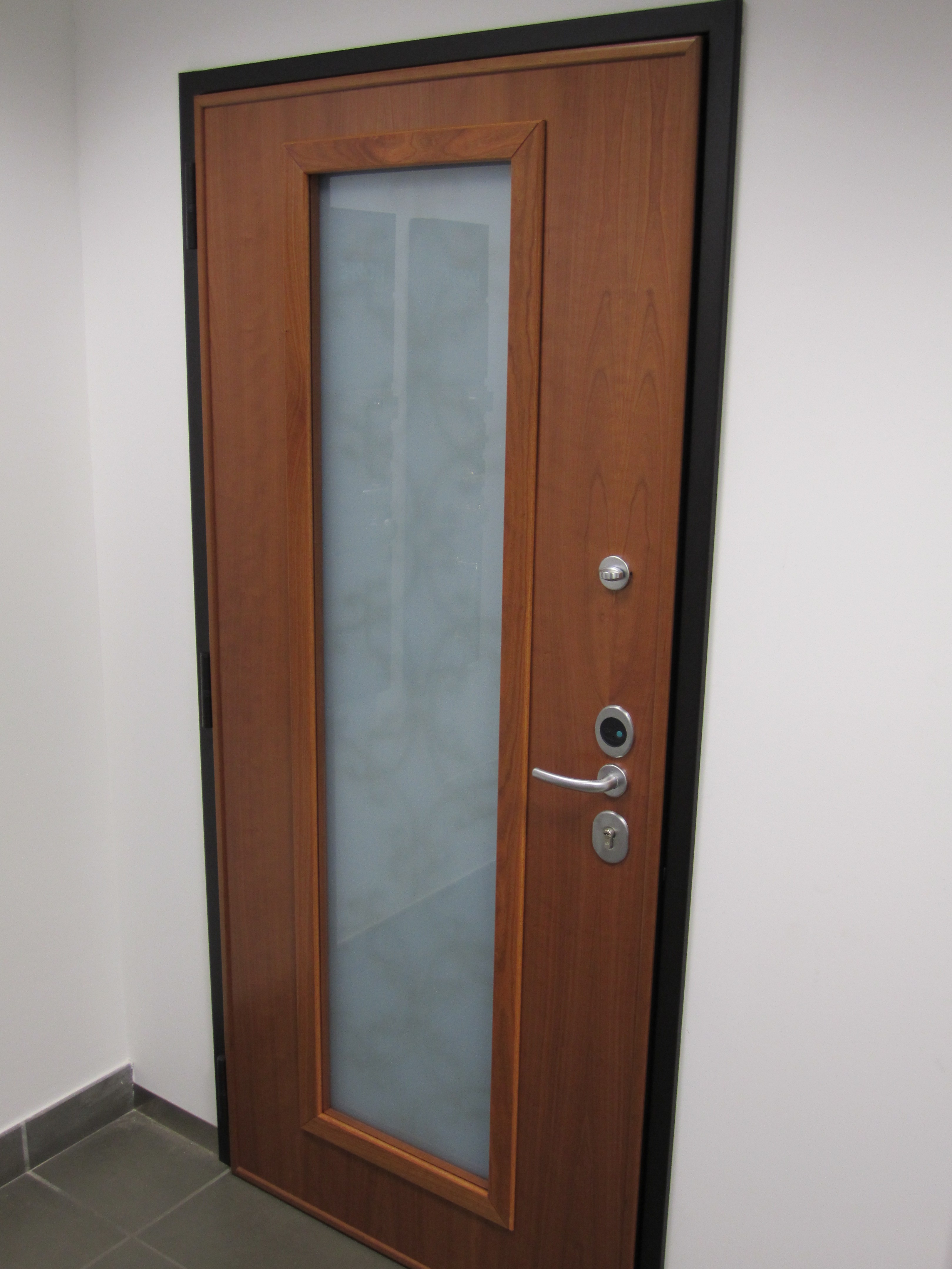 Puerta acorazada cristal laminado de seguridad inscrito