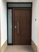 Fijos en ral 8022 con decoración foliada